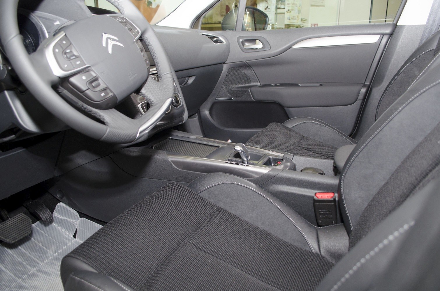 Steering wheel, center console, fabric seats, door panel interior