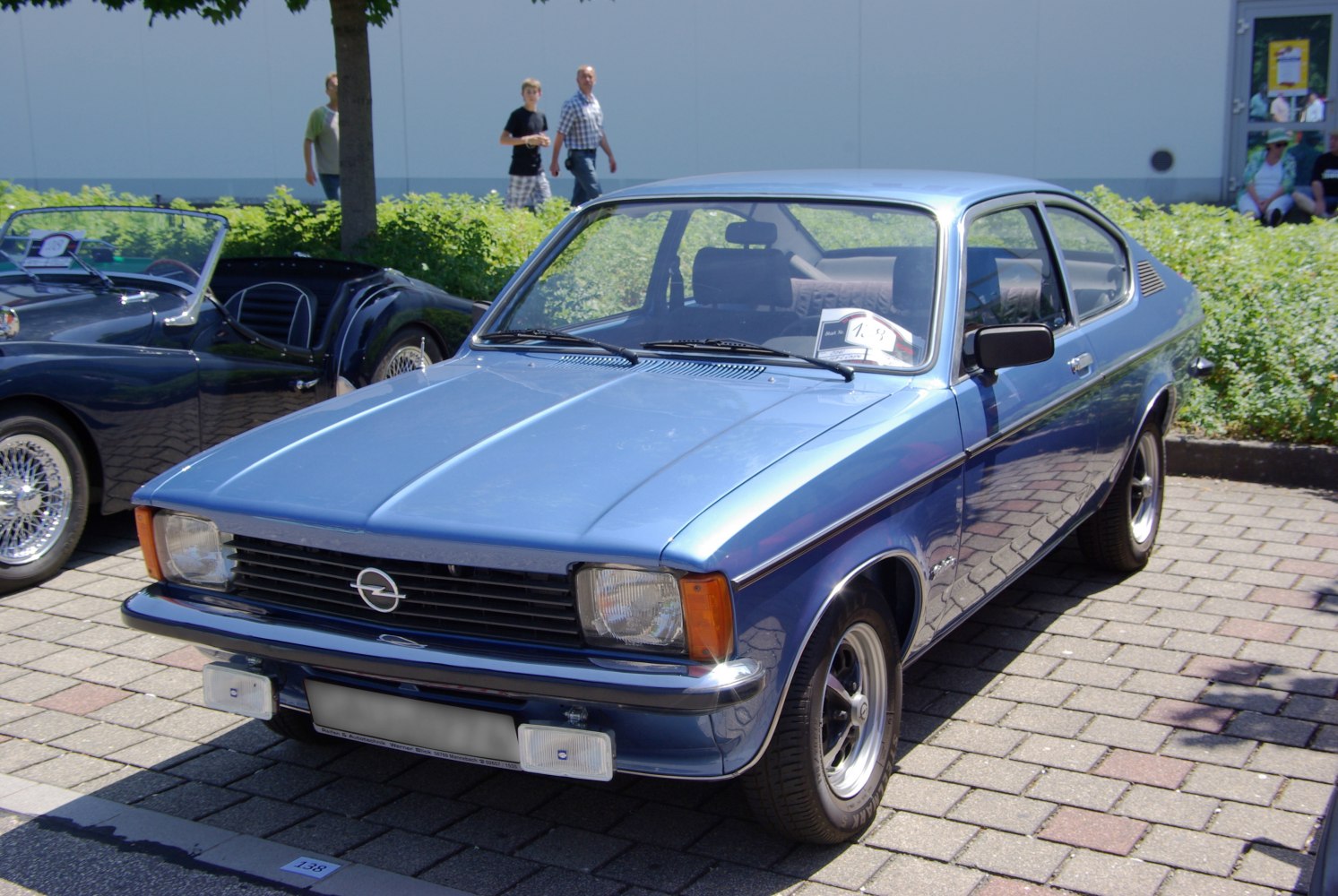 Front view of classic 1970s coupe with distinctive grille and rectangular headlights