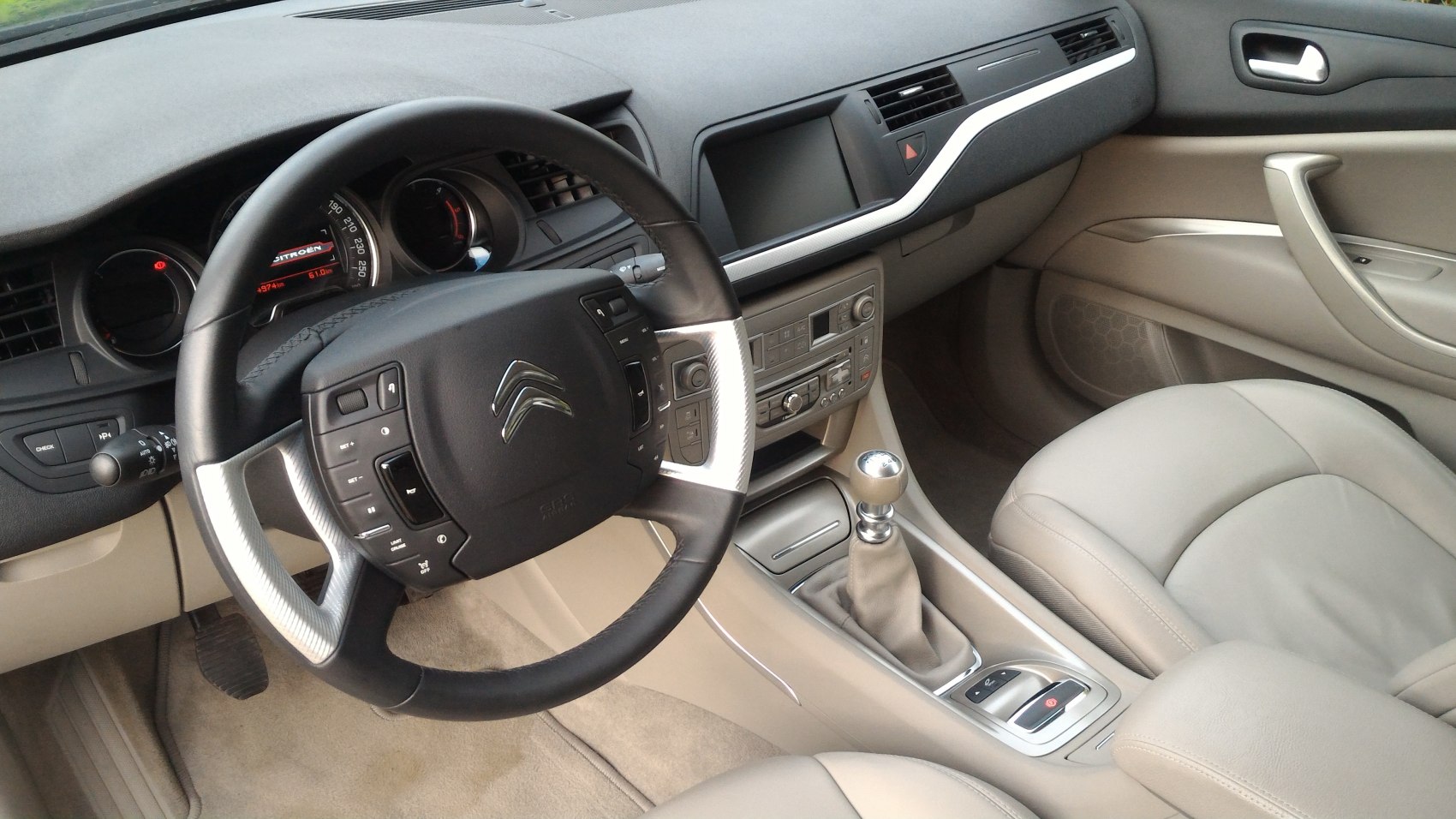 Beige interior with multifunction steering wheel and manual gearshift