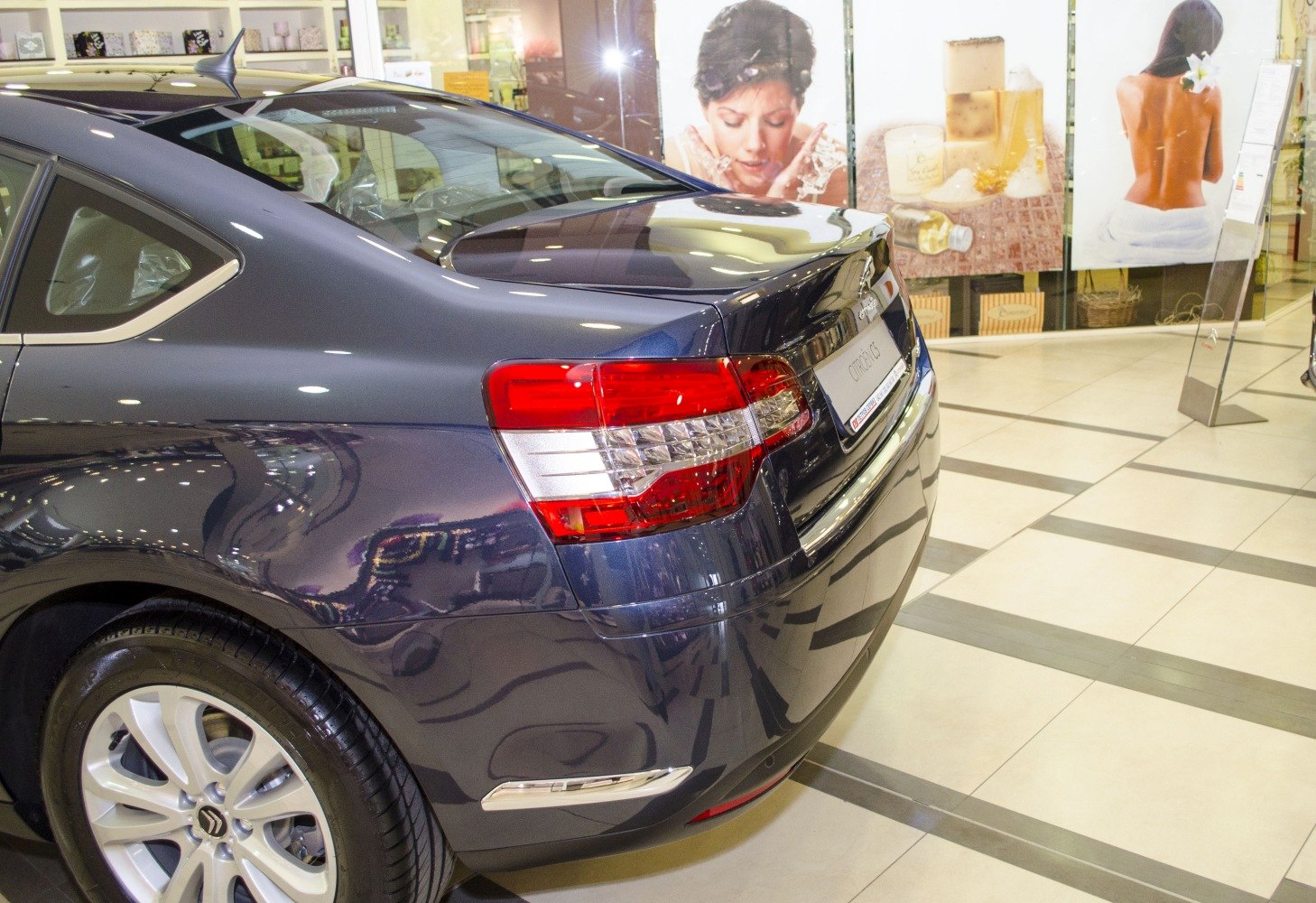 Rear end with distinct taillight and alloy wheel design