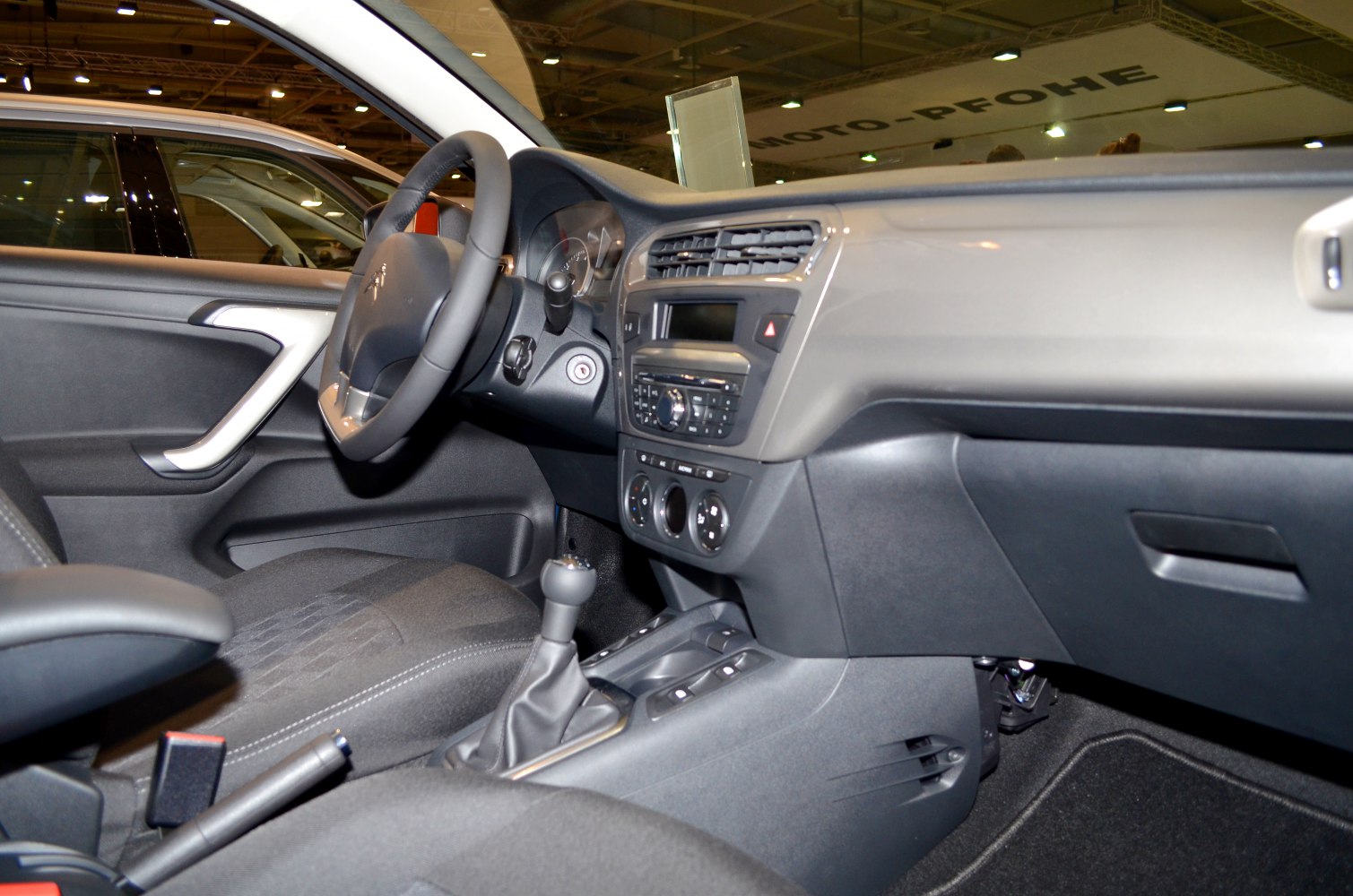 Interior dashboard and manual gear shift layout