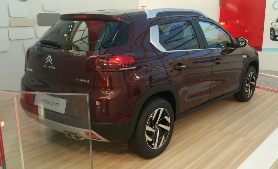 SUV rear view with dual exhaust and alloy wheels
