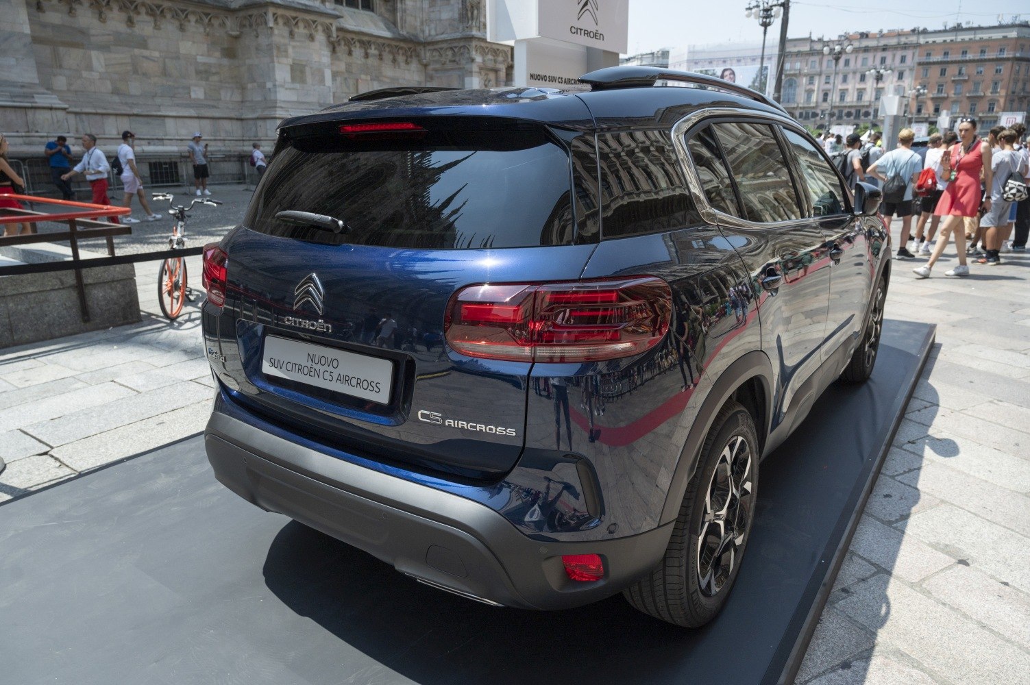 Rear view showing tail lights and design of facelift SUV