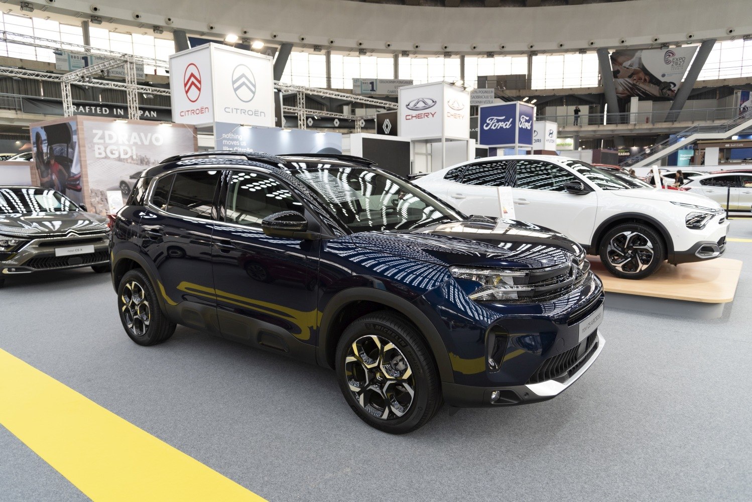Front and side profile of facelift 2022 SUV