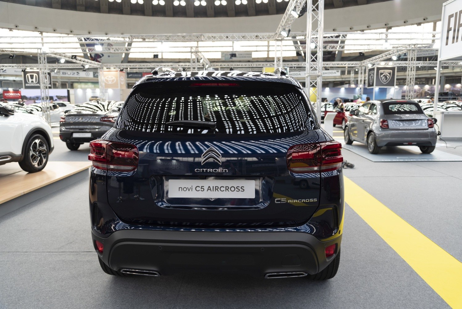 Rear view of SUV with distinctive taillights and dual exhaust