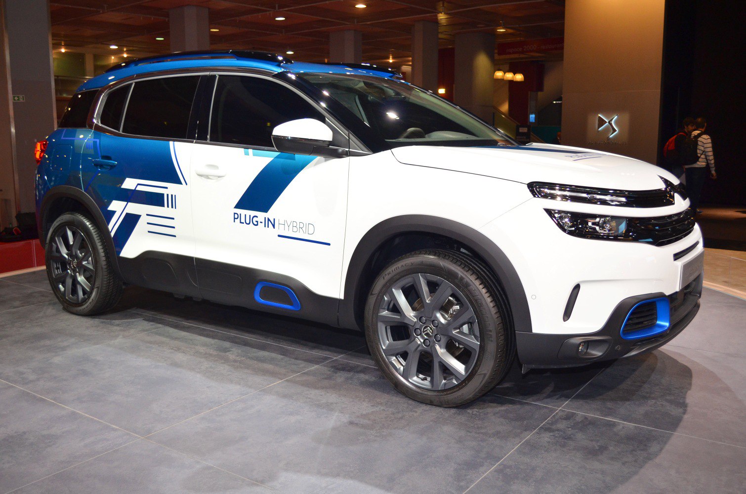 Side profile of plug-in hybrid SUV with hybrid decals and modern design