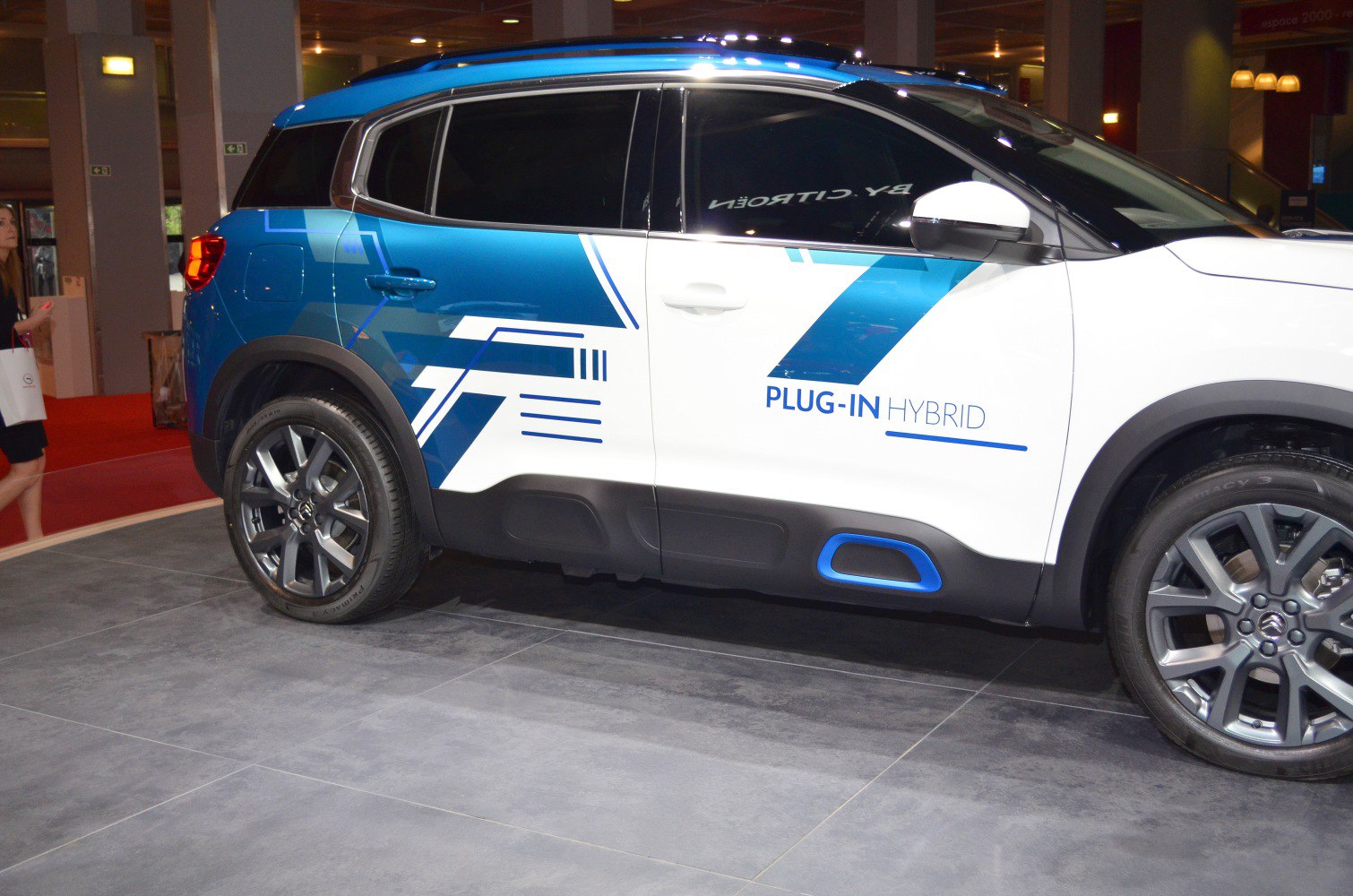 Side profile with plug-in hybrid branding and alloy wheels