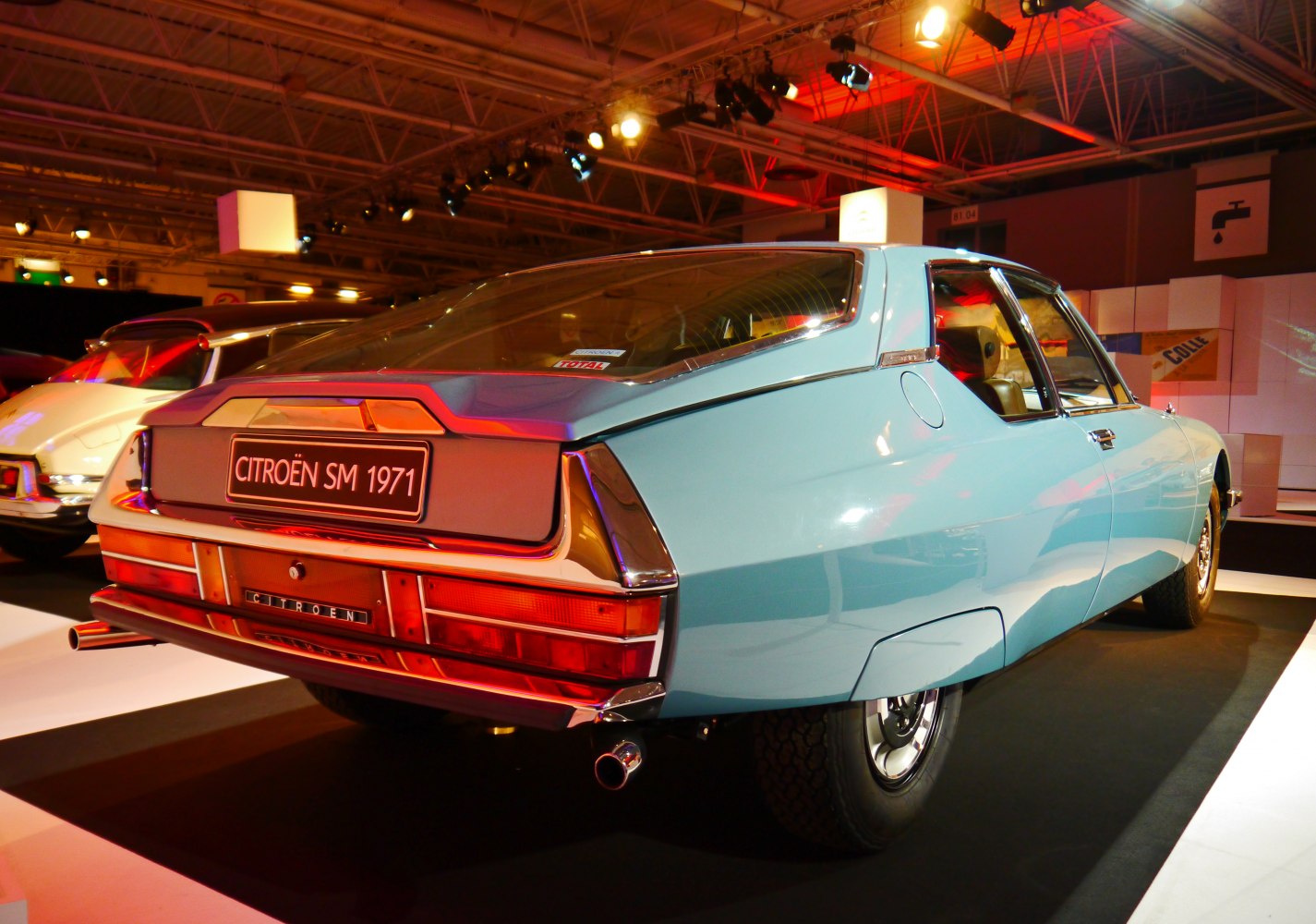 Rear view of luxury 1970s coupé with distinctive rear window and advanced suspension