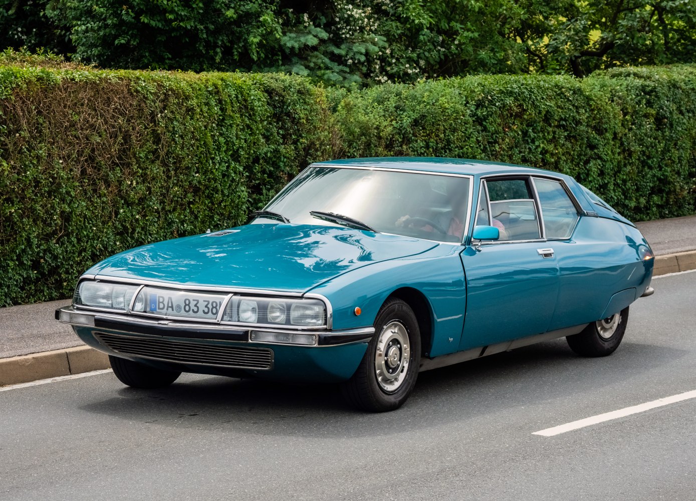 Aerodynamic vintage car with distinctive front lights