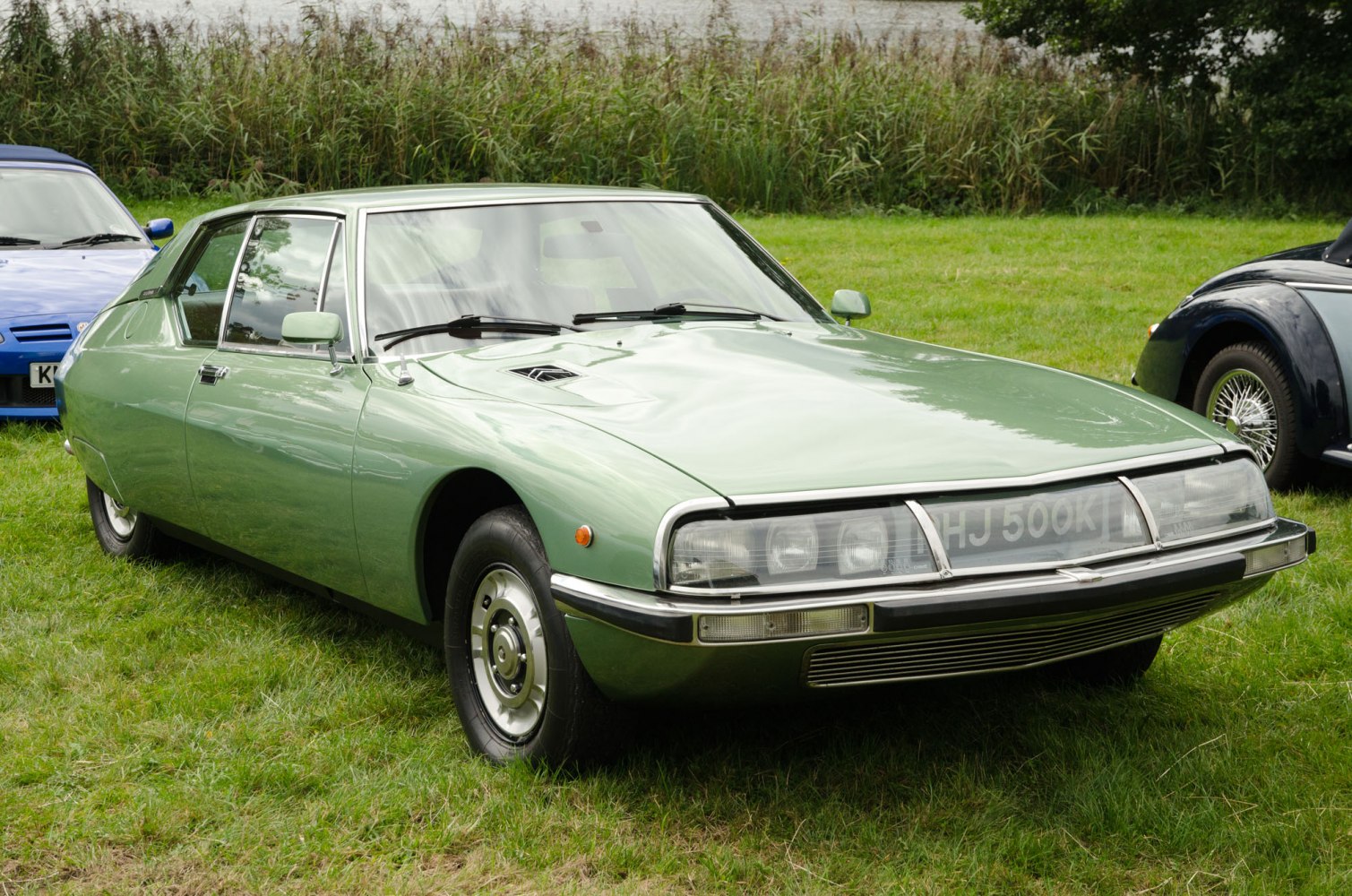Sharp front-end with unique quad headlight cluster and smooth aerodynamic body lines