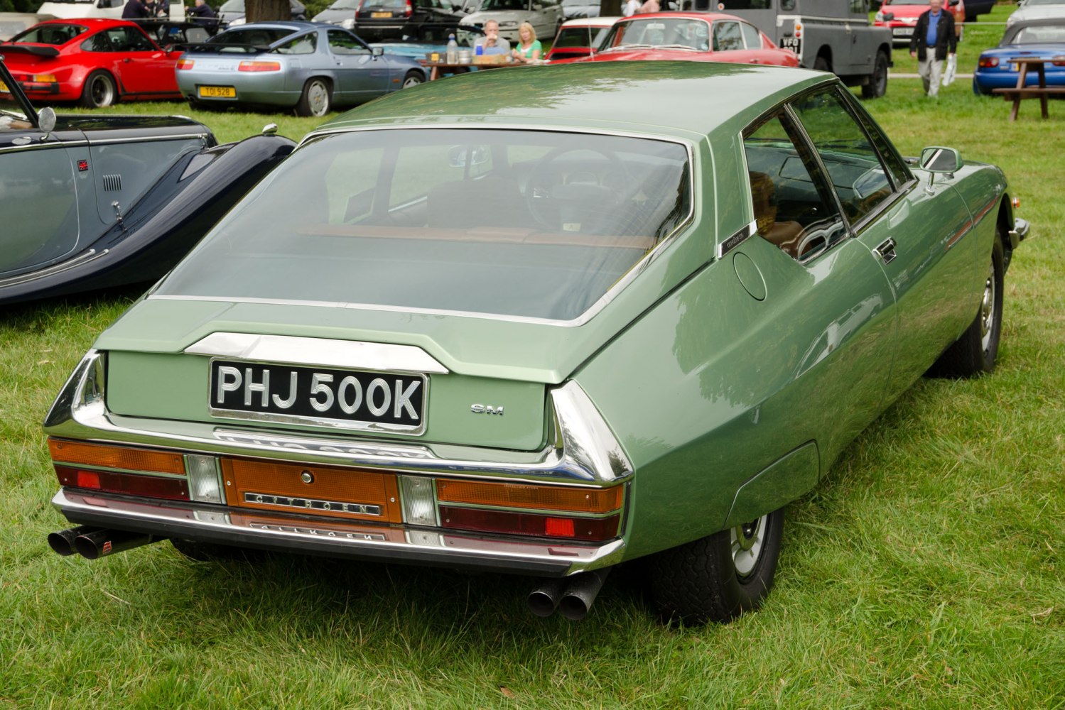 Angular rear window, distinctive tail lights, dual exhaust pipes