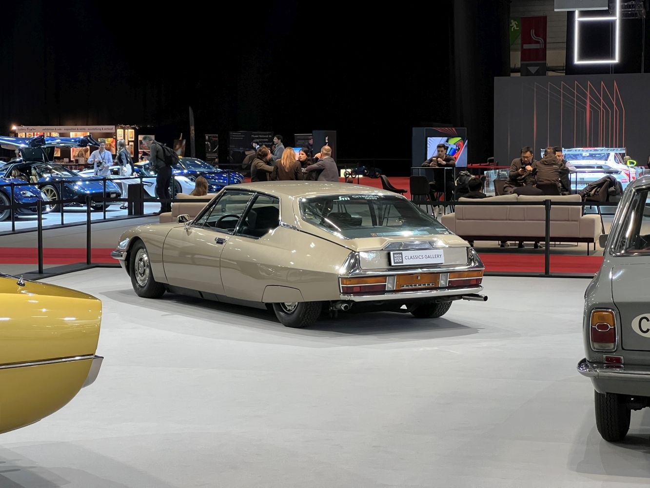 Aerodynamic classic vehicle rear view with distinct taillights