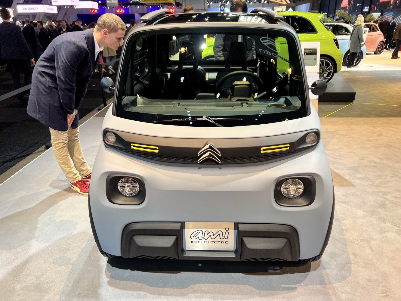 Compact electric vehicle front with distinctive headlight and LED strip