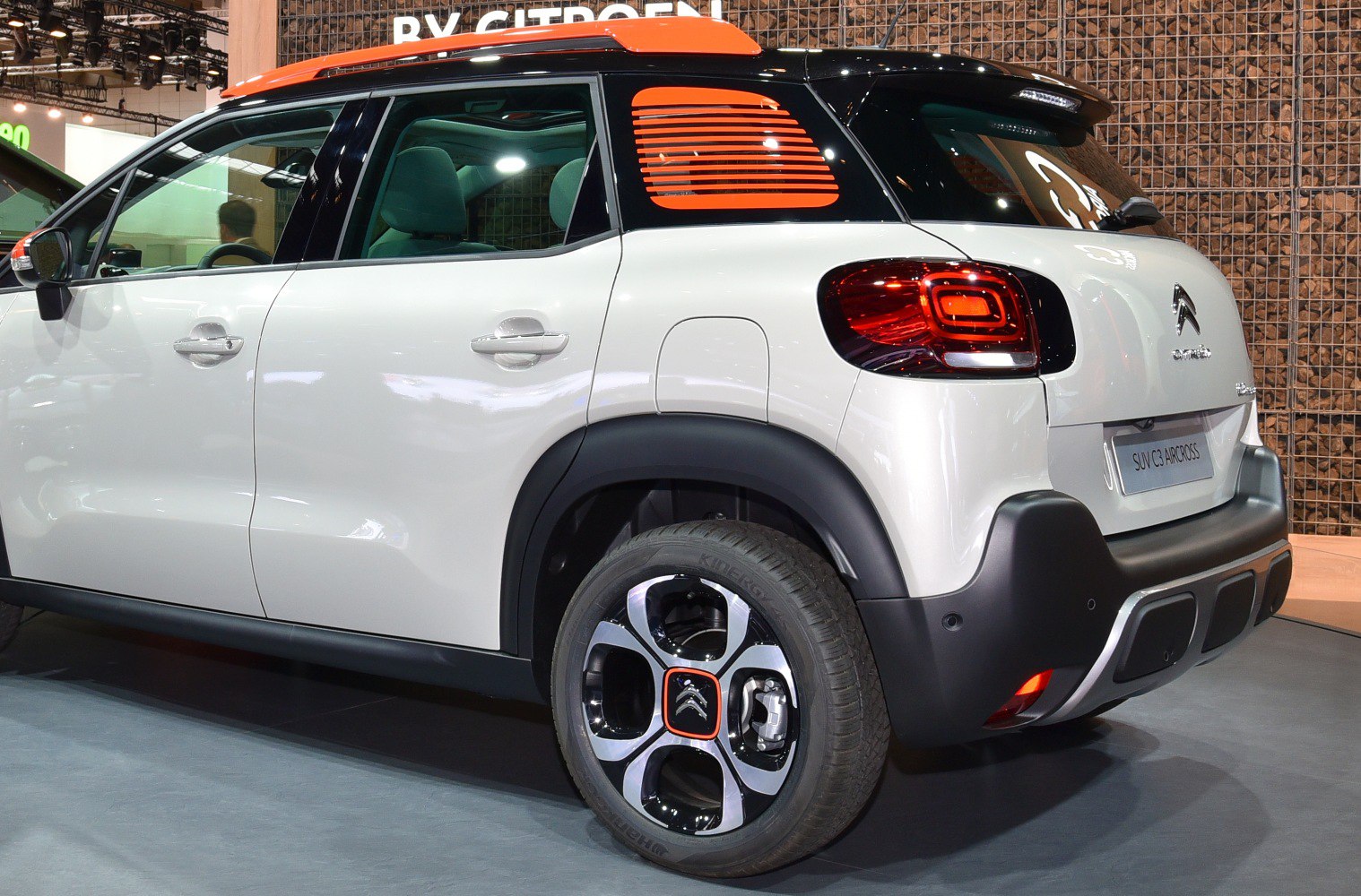 Rear side view with orange roof rails and distinctive orange-accented rear side window.