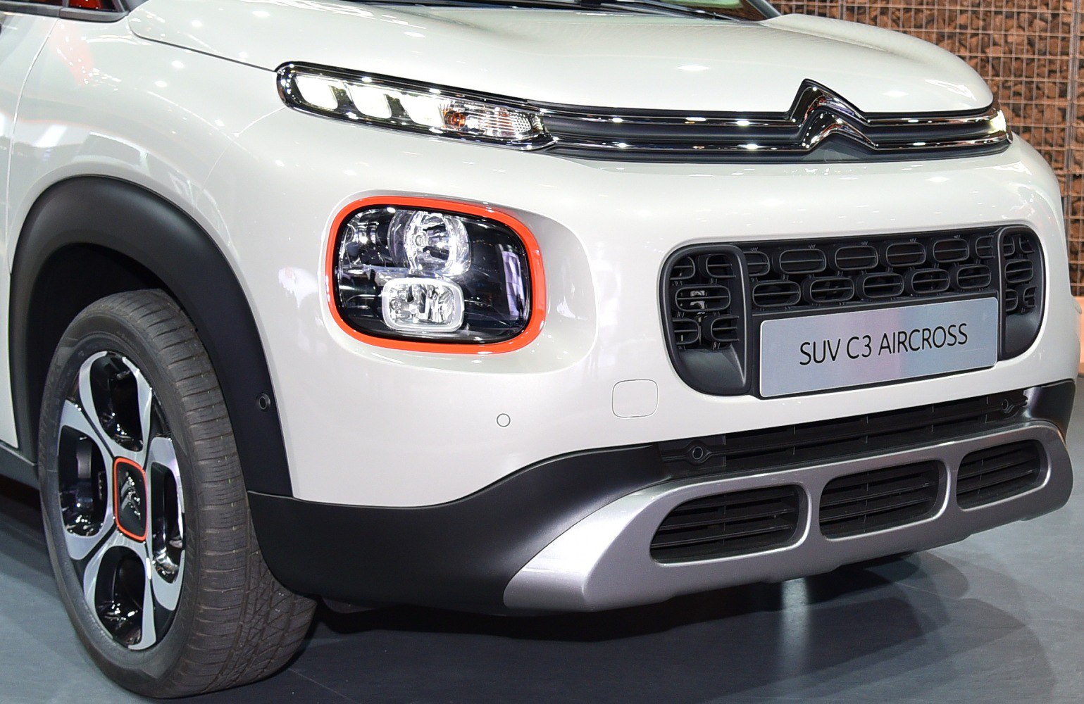 Detail of front headlight and grille with bumper
