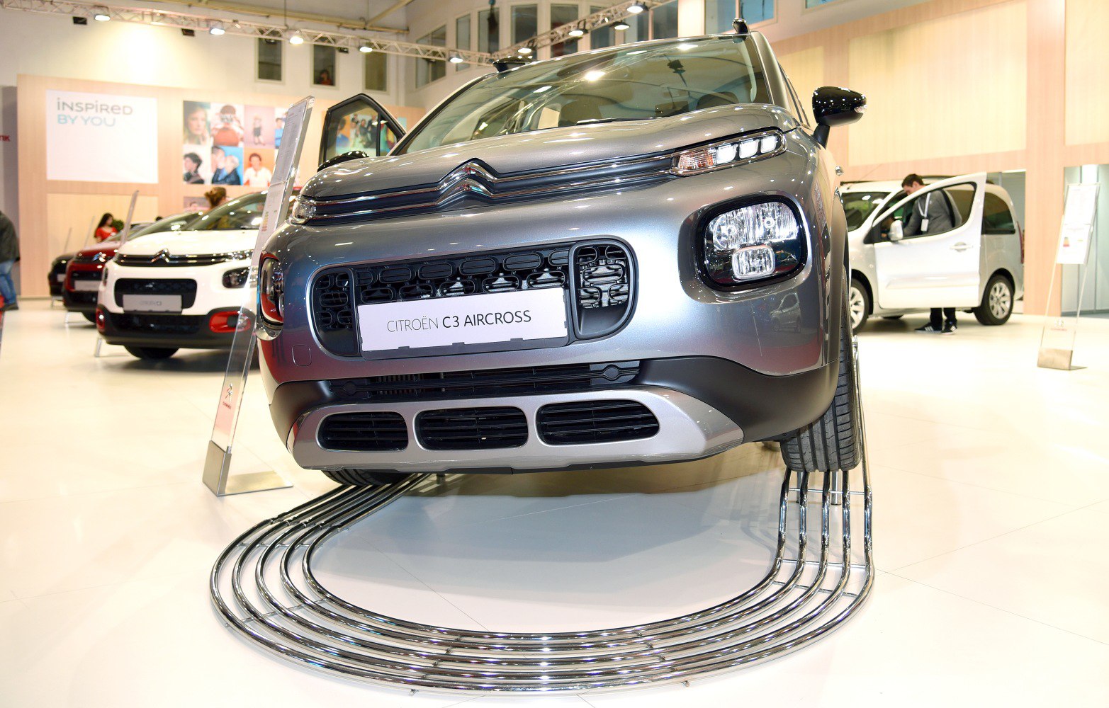 Close-up of Citroen C3 Aircross front grille and split headlights