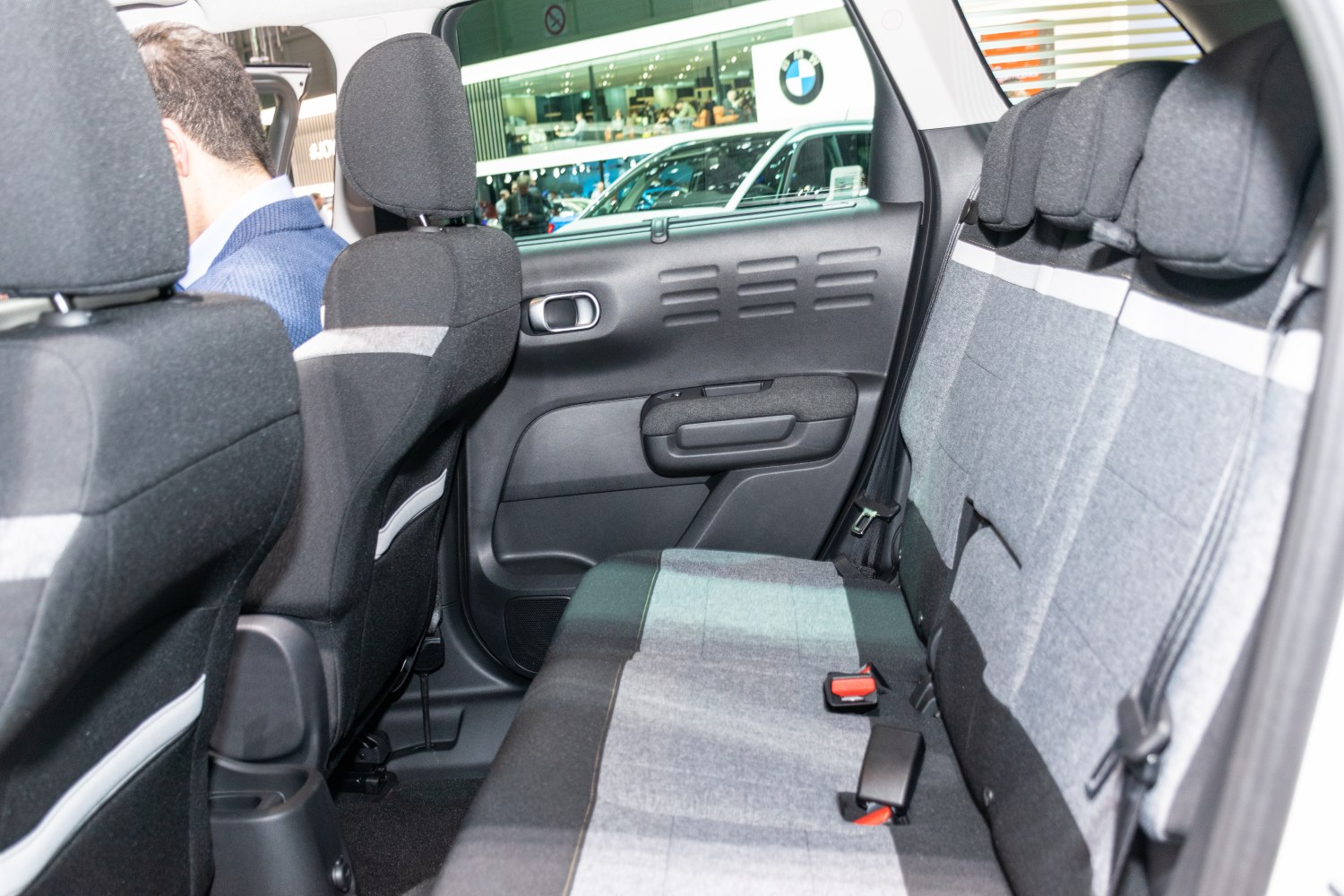 Rear fabric seats with headrests and a unique interior door panel