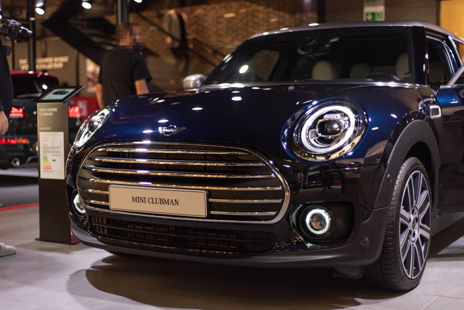 Front view with LED headlights and chrome grille