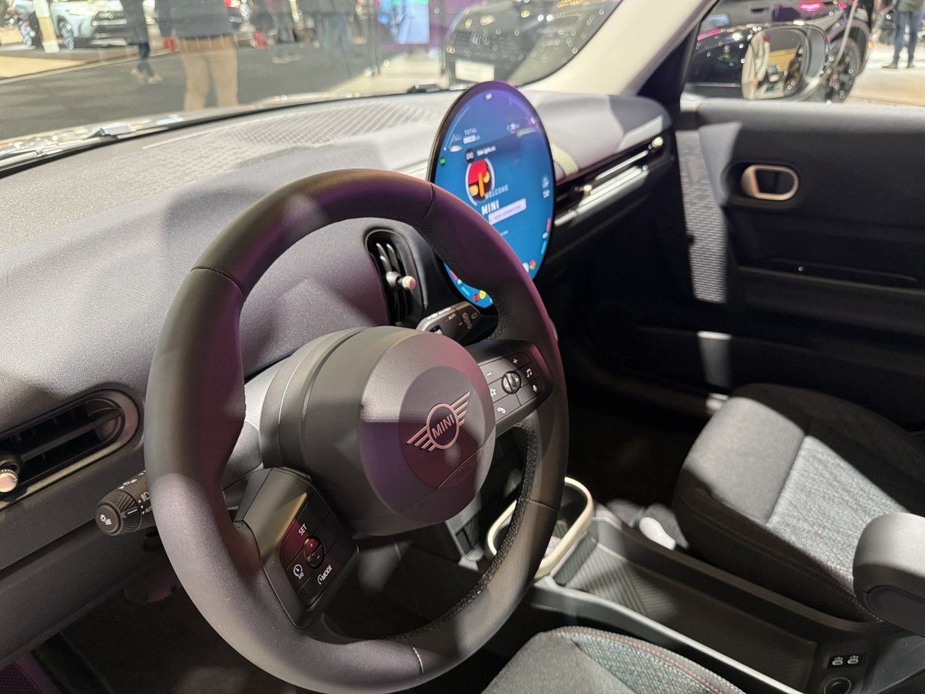 Digital circular cockpit and multifunction steering wheel in car interior
