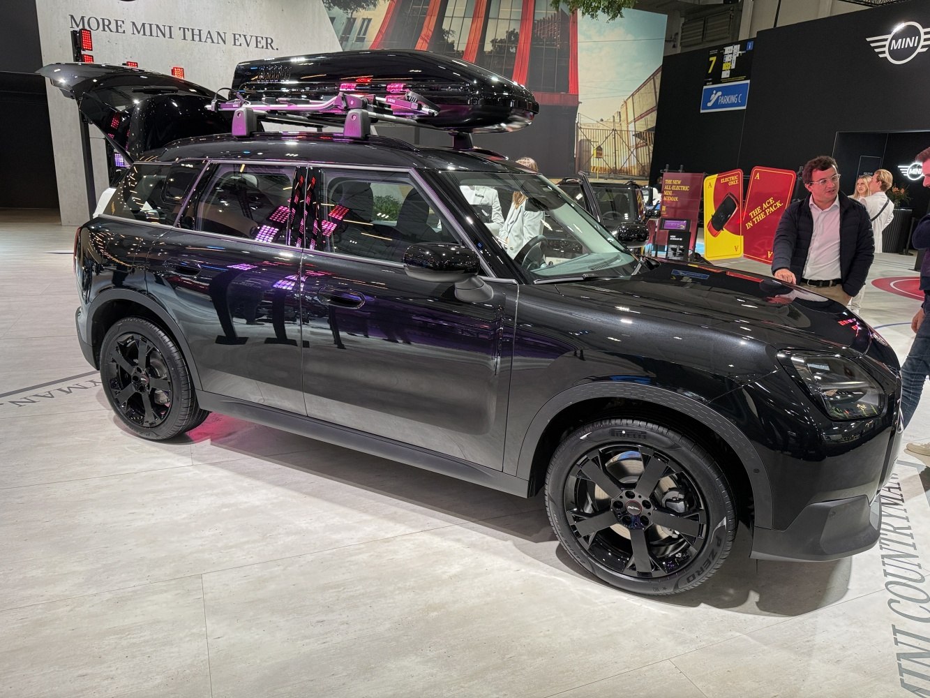 Black SUV with roof box and black alloy wheels