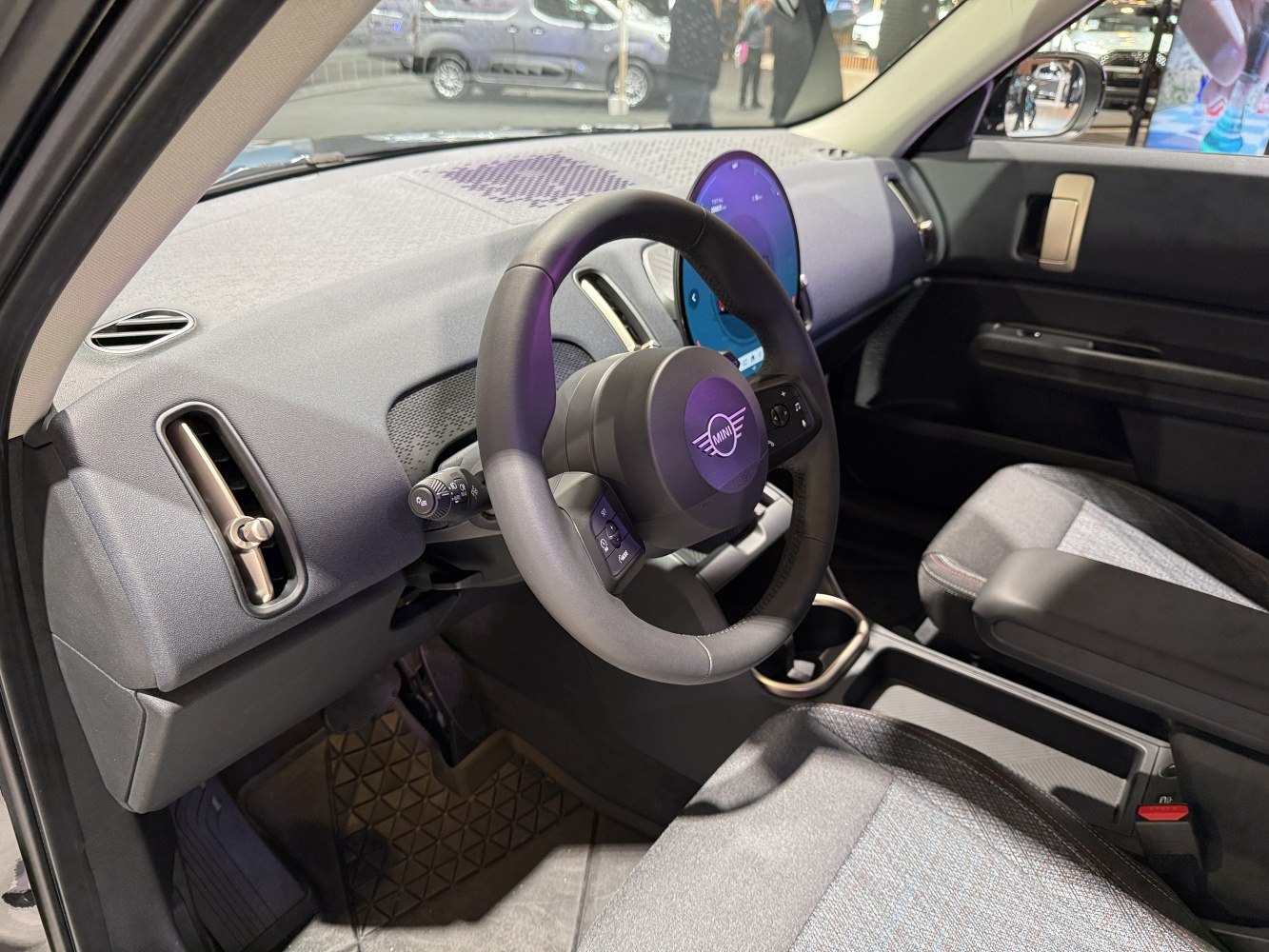 Dashboard and steering wheel with modern design and digital display