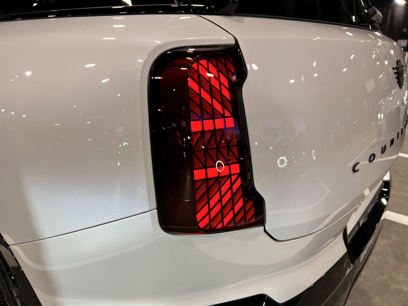 Close-up of a rear taillight with a red patterned illumination.