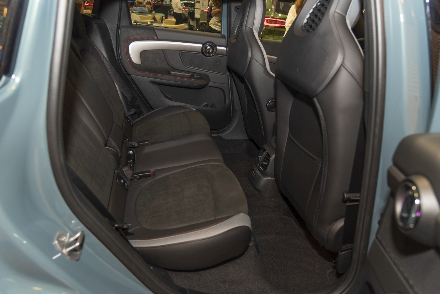 Rear passenger seat with leather and fabric upholstery, door panel, and rear air vents.