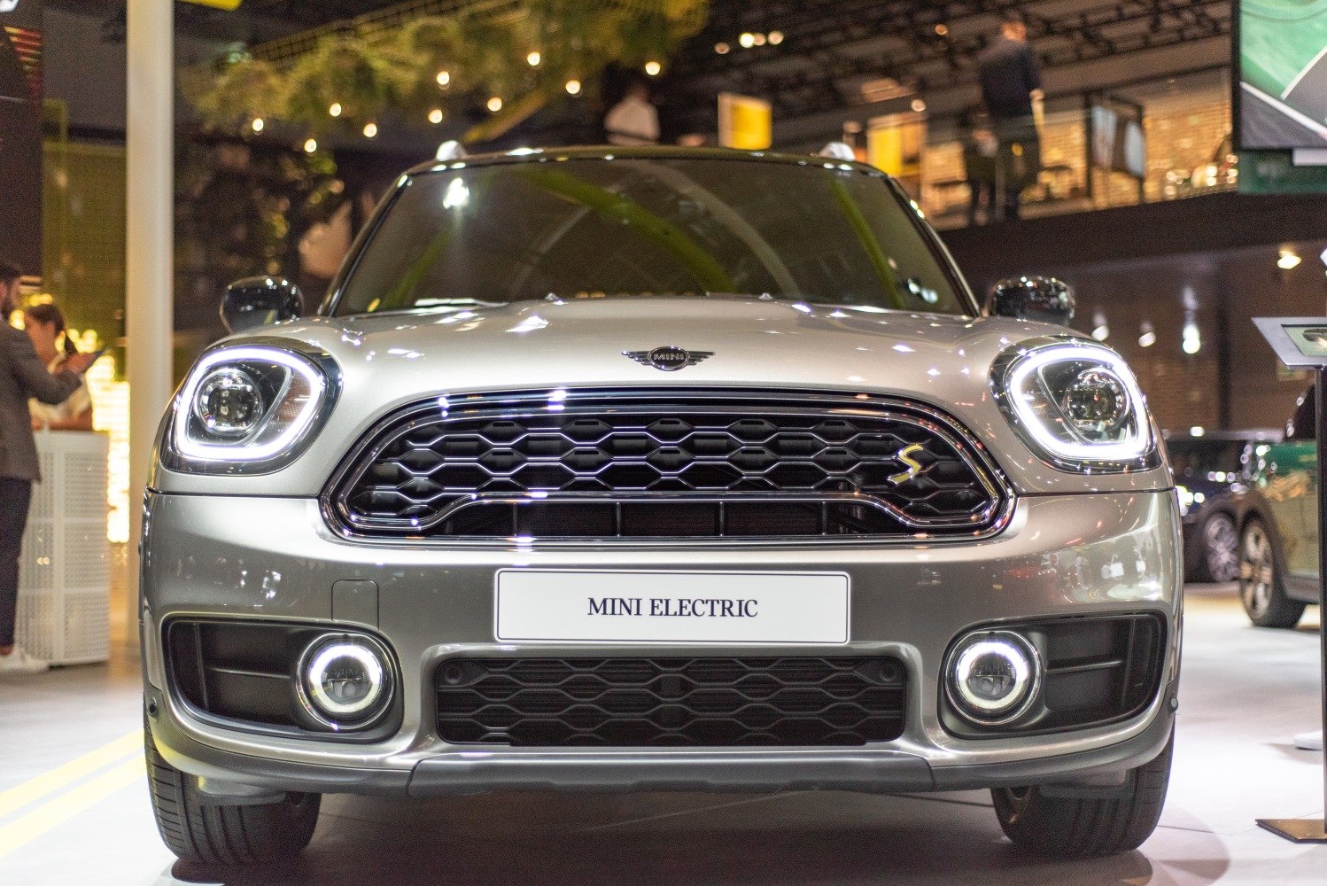 Front grille and LED headlights with circular daytime running lights