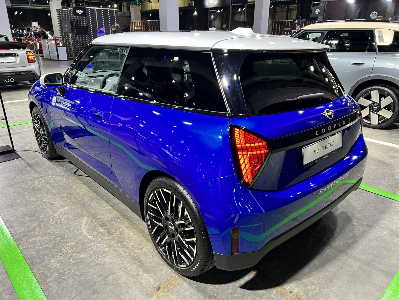 Rear LED taillights and modern two-tone side profile