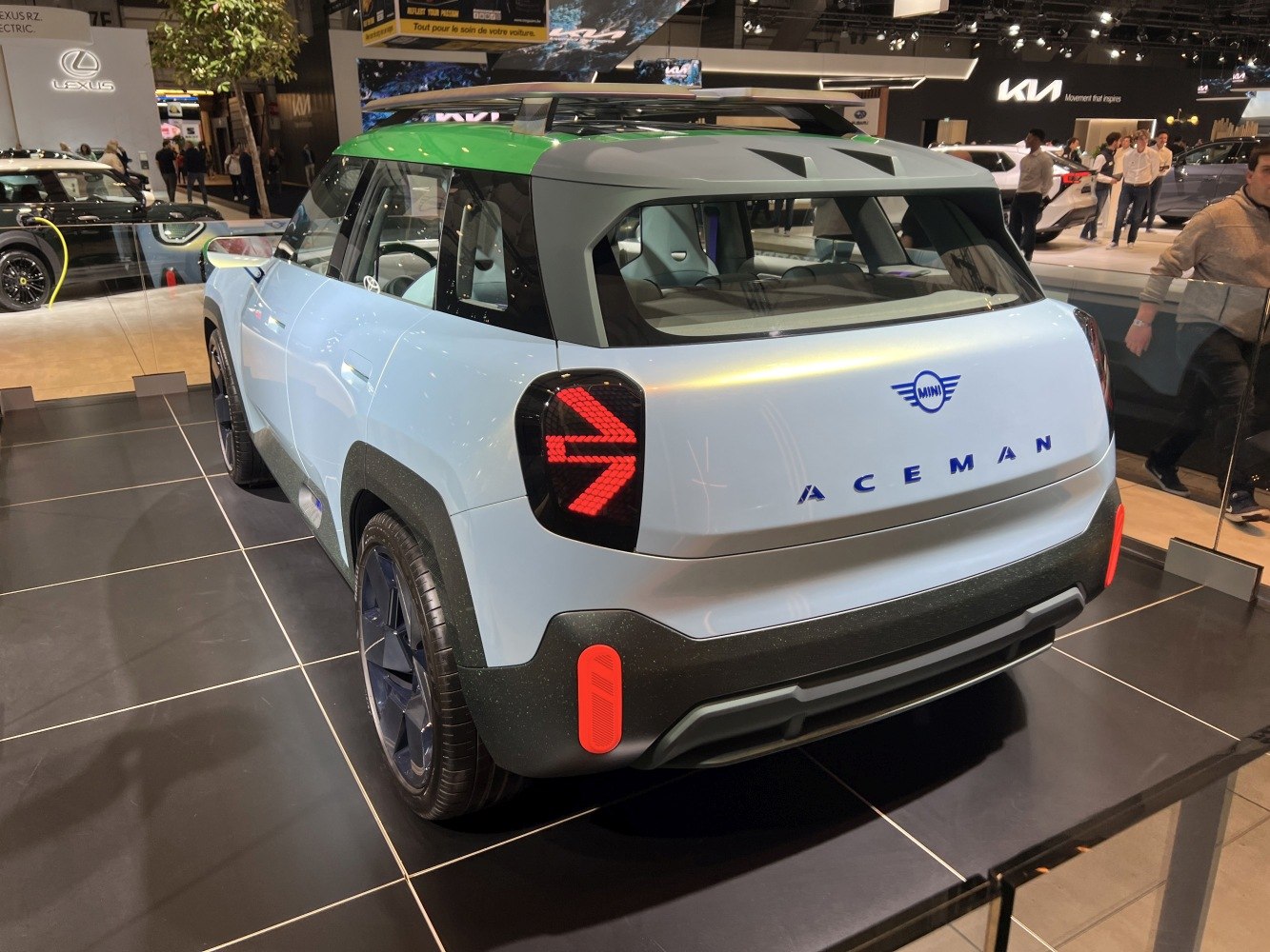 Rear view of SUV with digital arrow taillights and two-tone roof