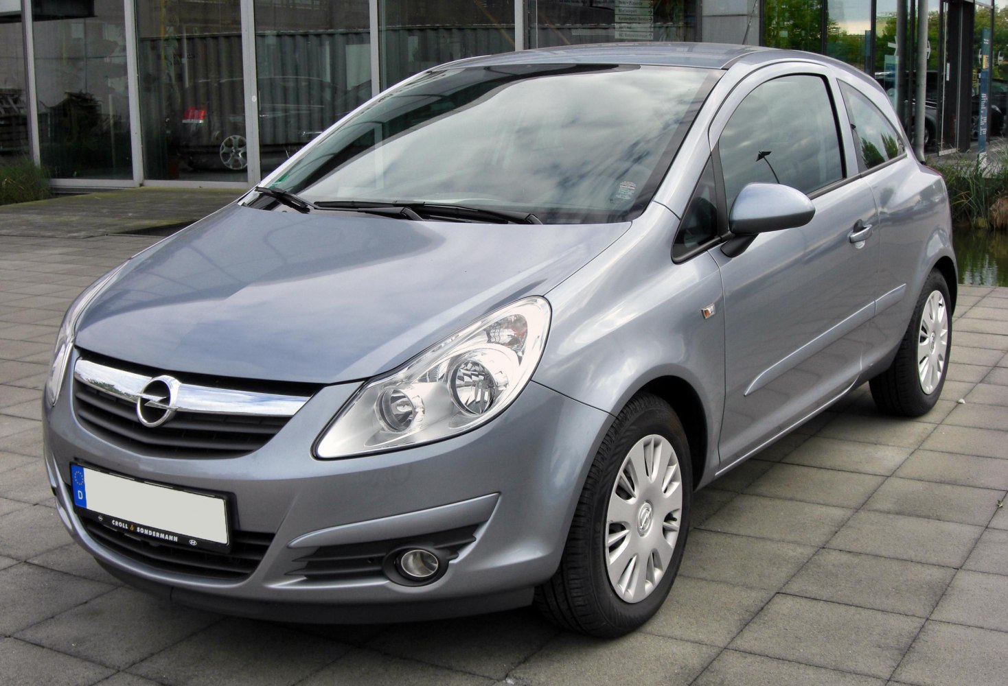 Compact 3-door hatchback with chrome grille and fog lights