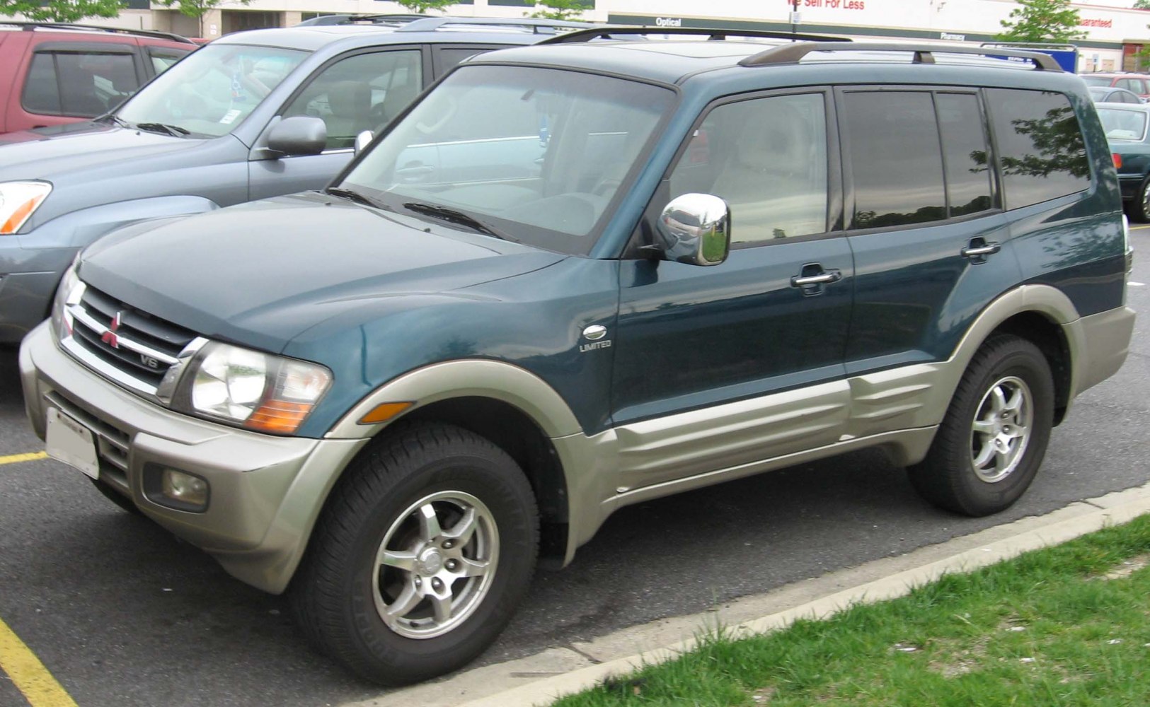 Classic large SUV with alloy wheels and rugged side cladding