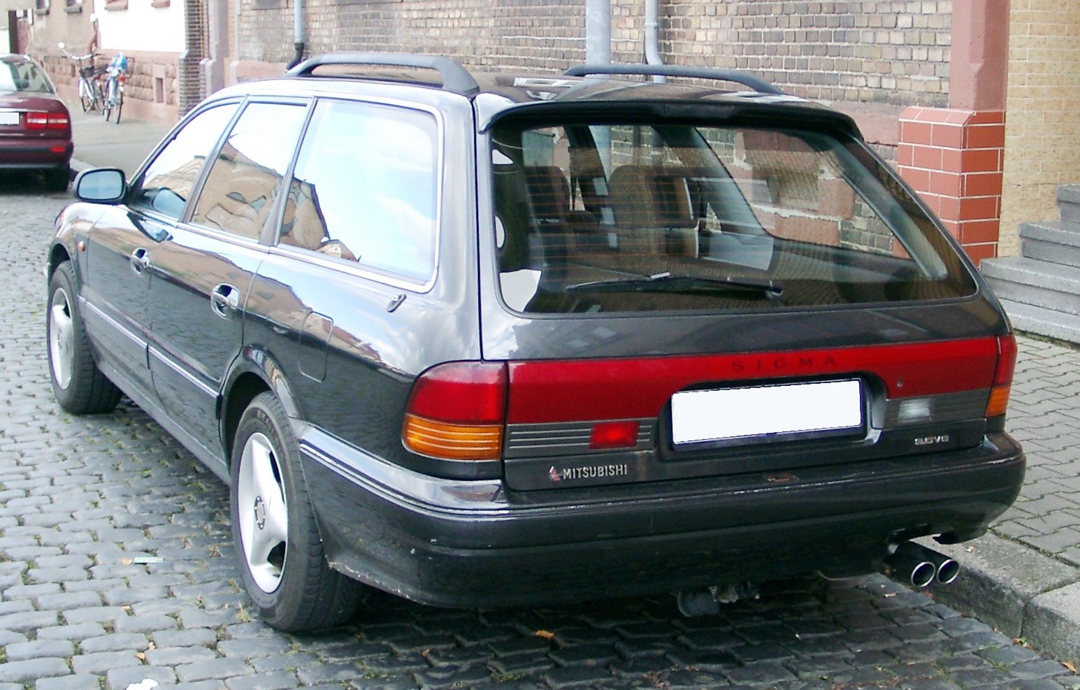 Station wagon rear with roof rails and dual exhaust
