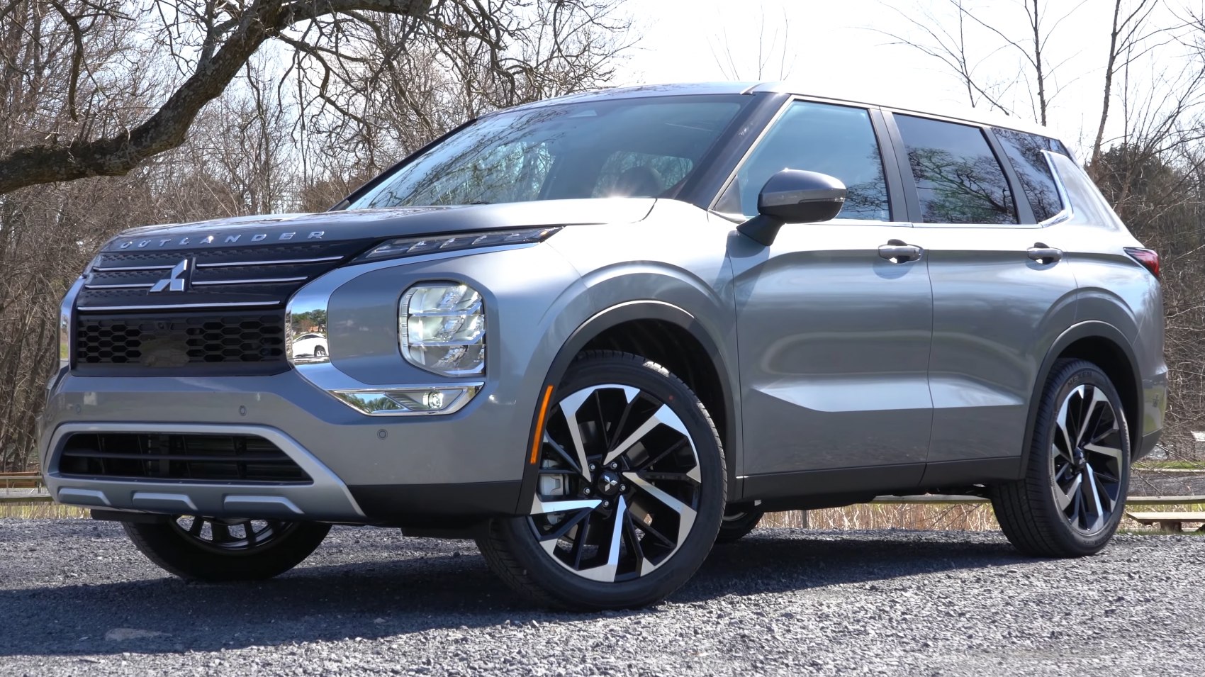Front side profile and alloy wheel design of modern SUV