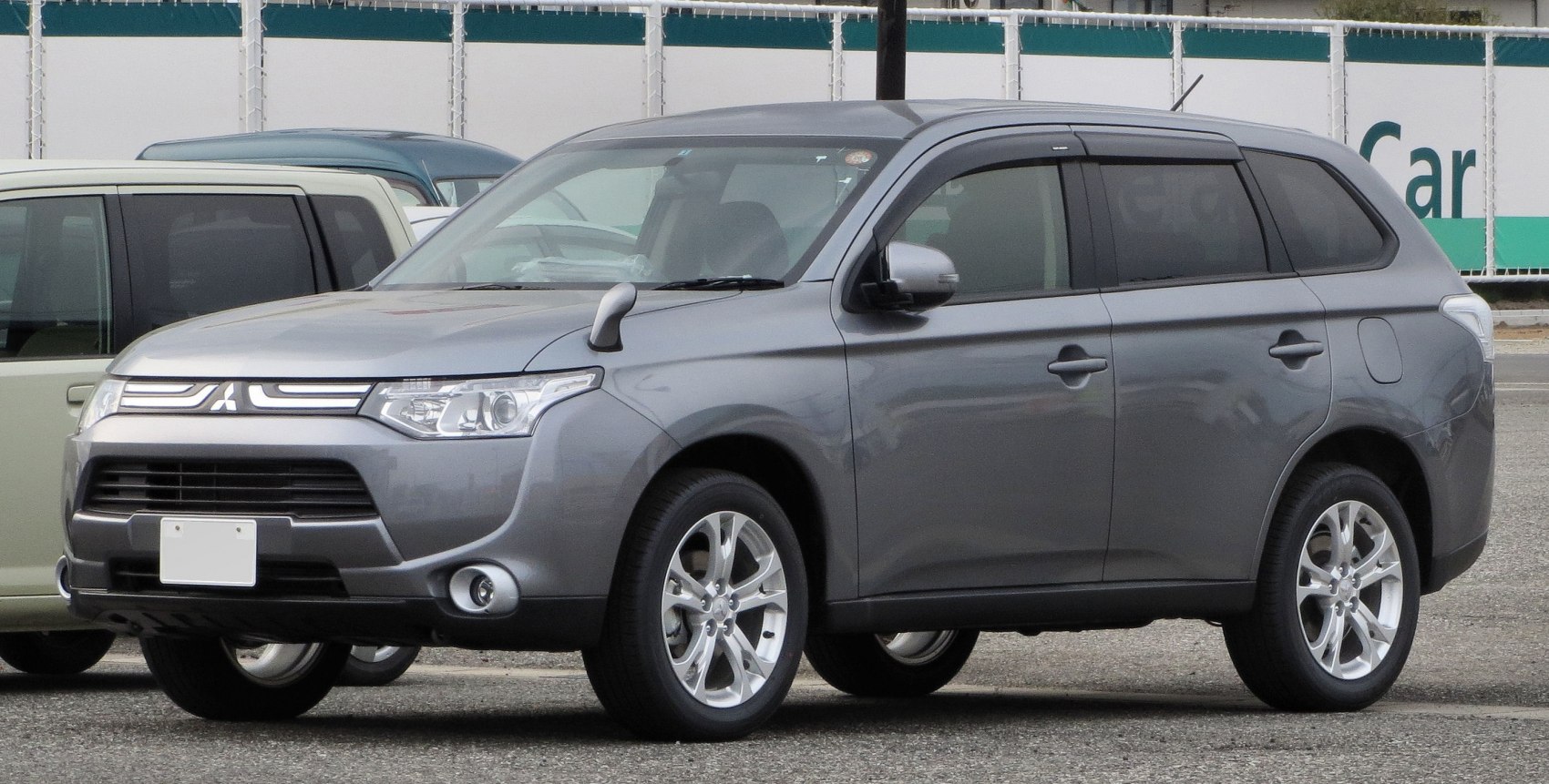 Grey SUV, front-side view, alloy wheels, modern headlights