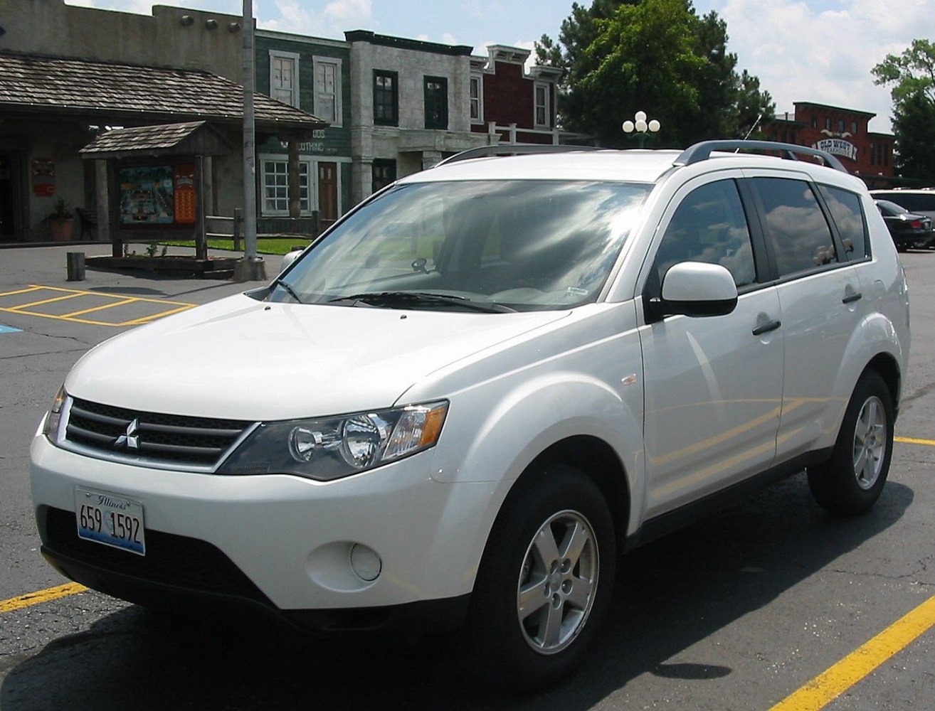 White SUV front three-quarter view with roof rails and alloy wheels