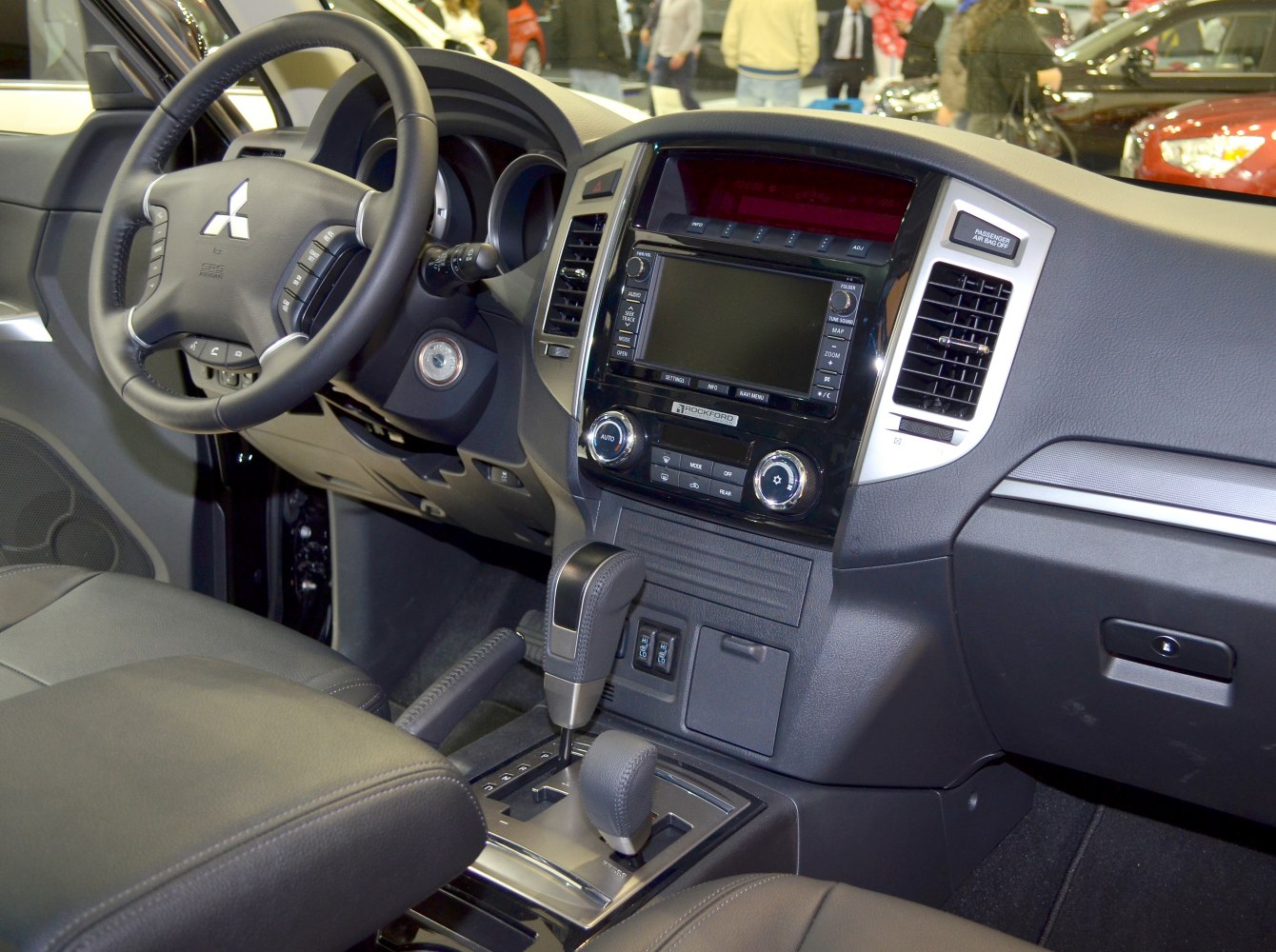 Dashboard, steering wheel, infotainment system, gear shift