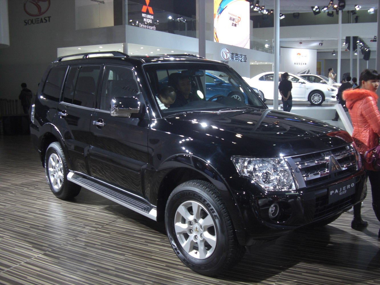 Front and side view of black SUV with alloy wheels and roof rails