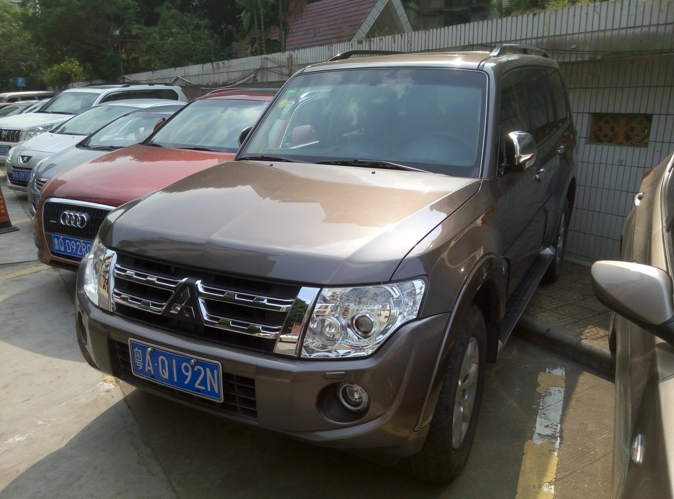 SUV front view with chrome grille and projector headlights