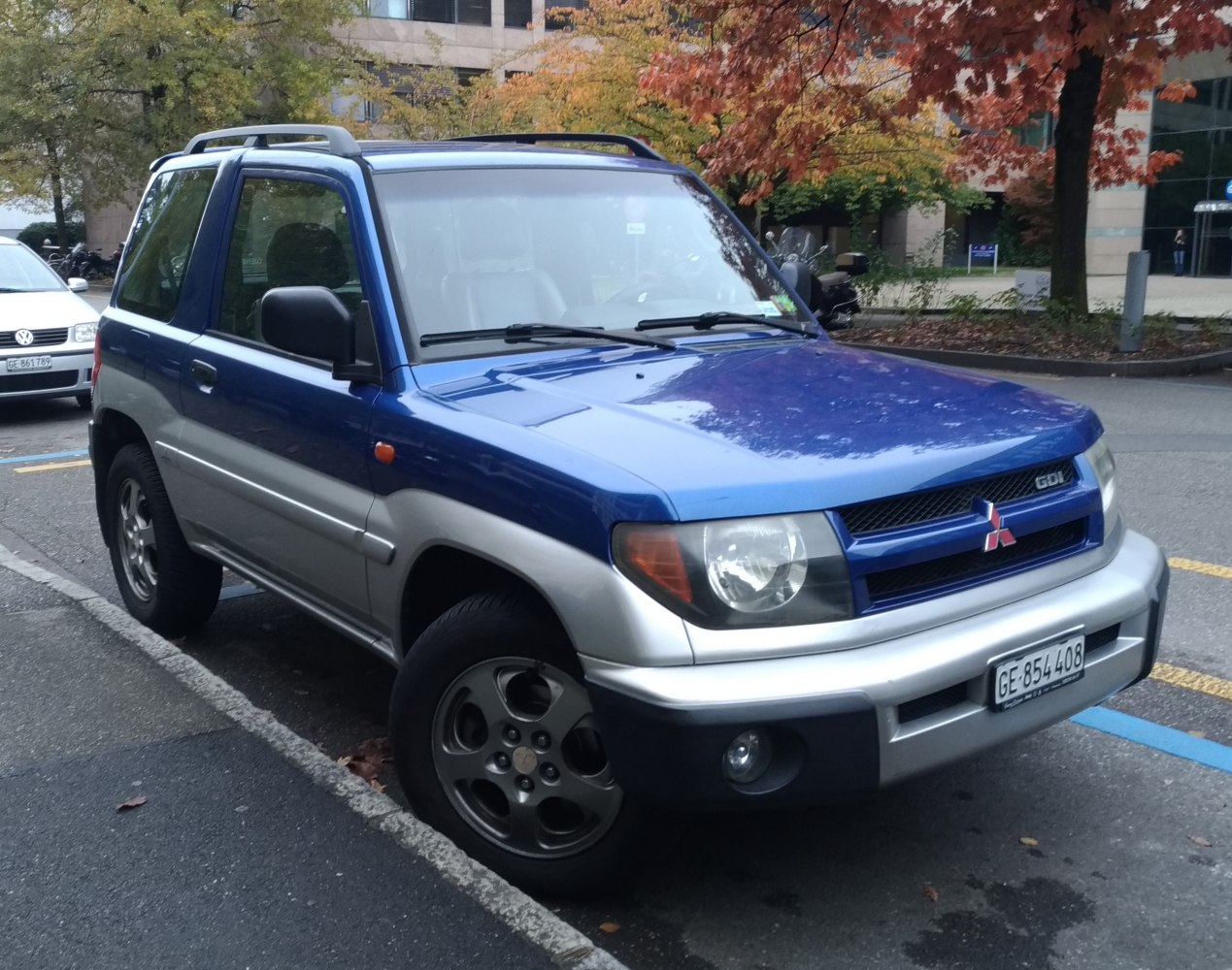 Blue silver compact SUV with roof rails and fog lights