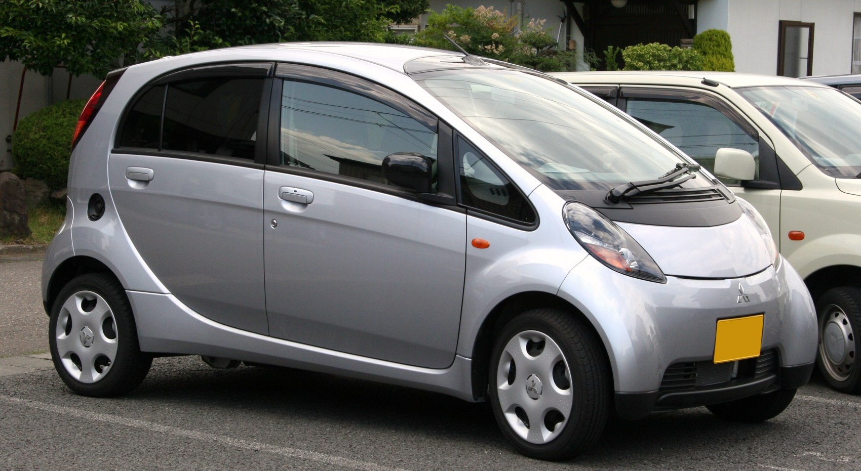 Compact hatchback with rounded body and unique window design