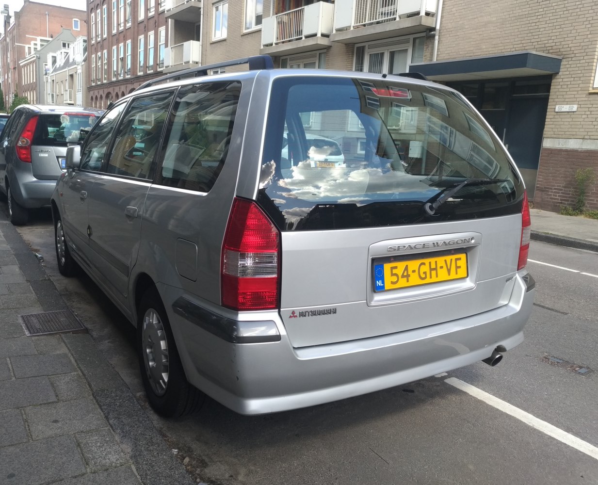 Silver MPV rear with tailgate and taillights