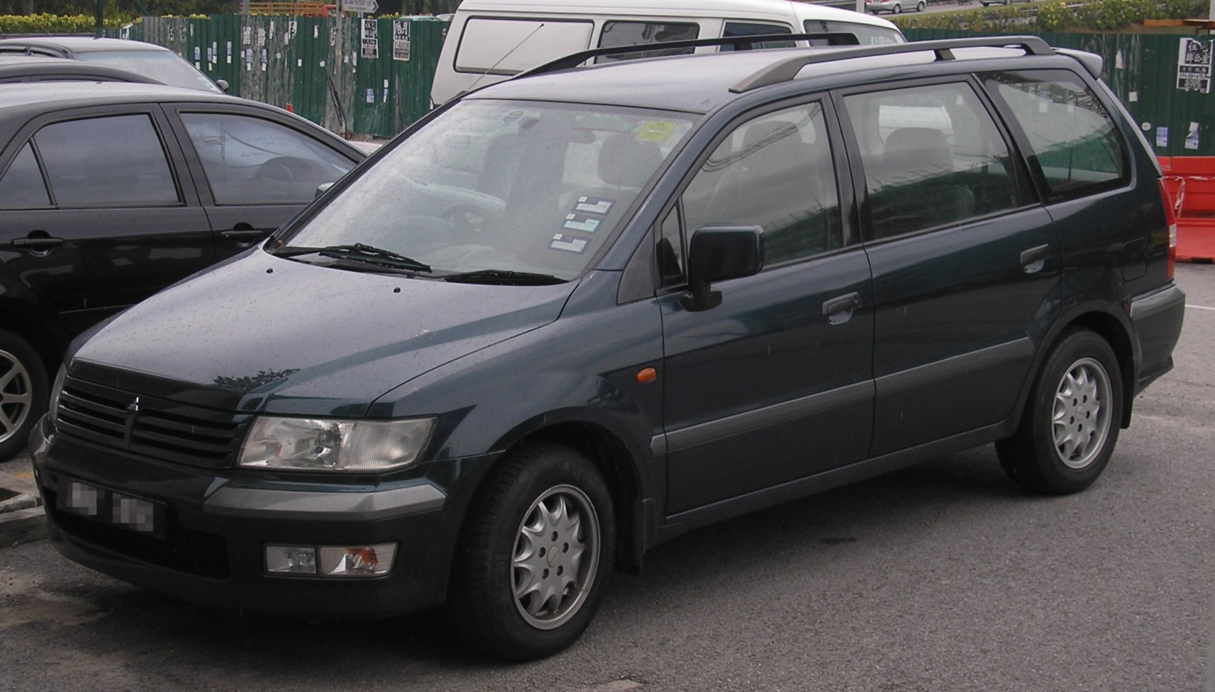 Front-side view of minivan with roof rails and alloy wheels