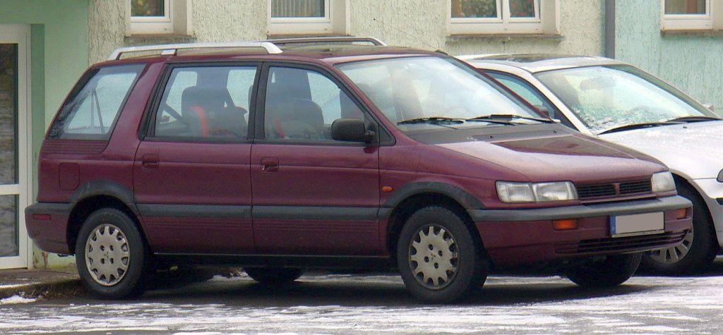 1991 minivan side profile with sliding doors and classic design