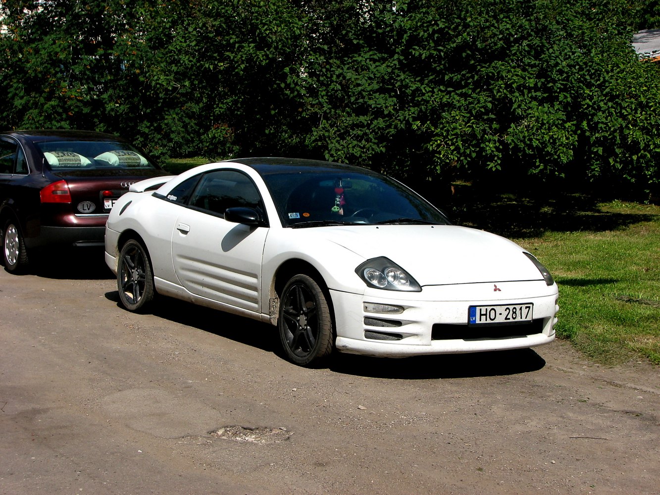 Aerodynamic front with dual headlights, side vent design