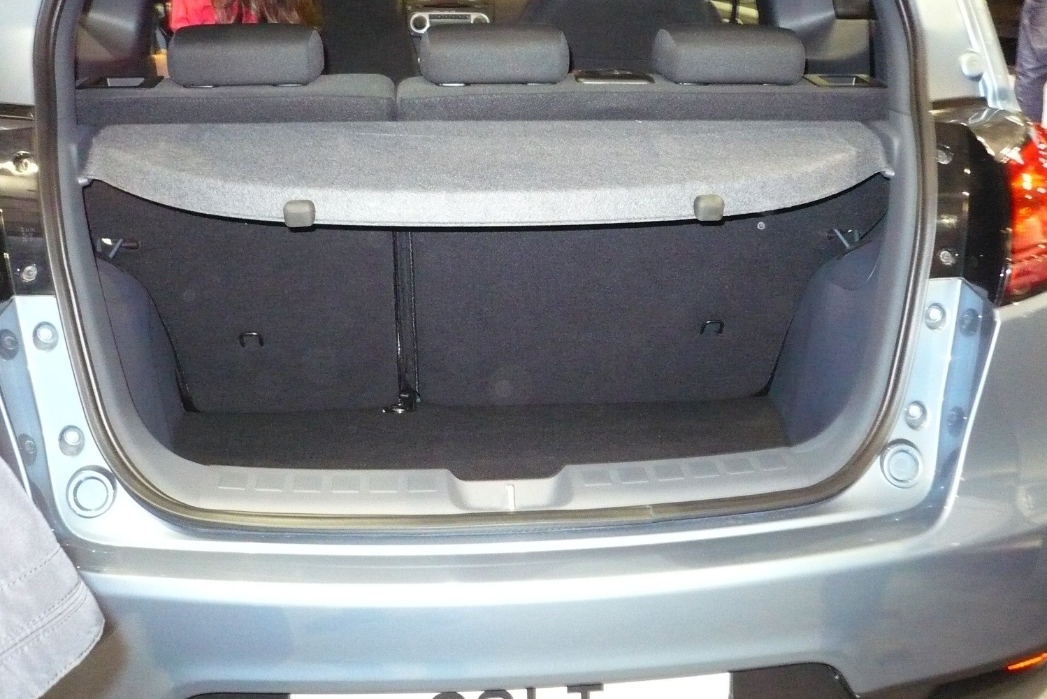 Spacious rear trunk cargo area with foldable rear seats