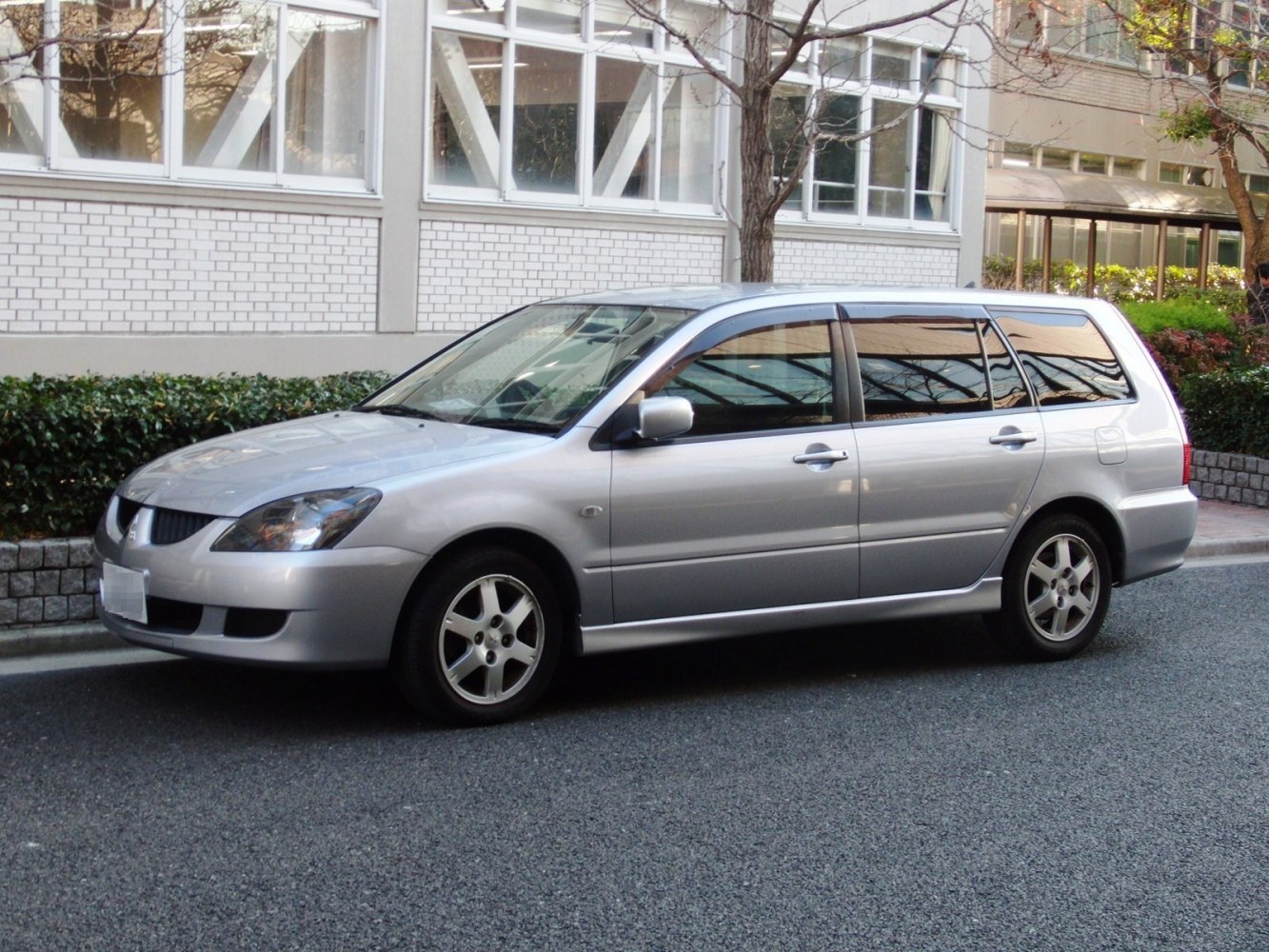 Silver station wagon with 5-spoke alloy wheels and spacious rear windows