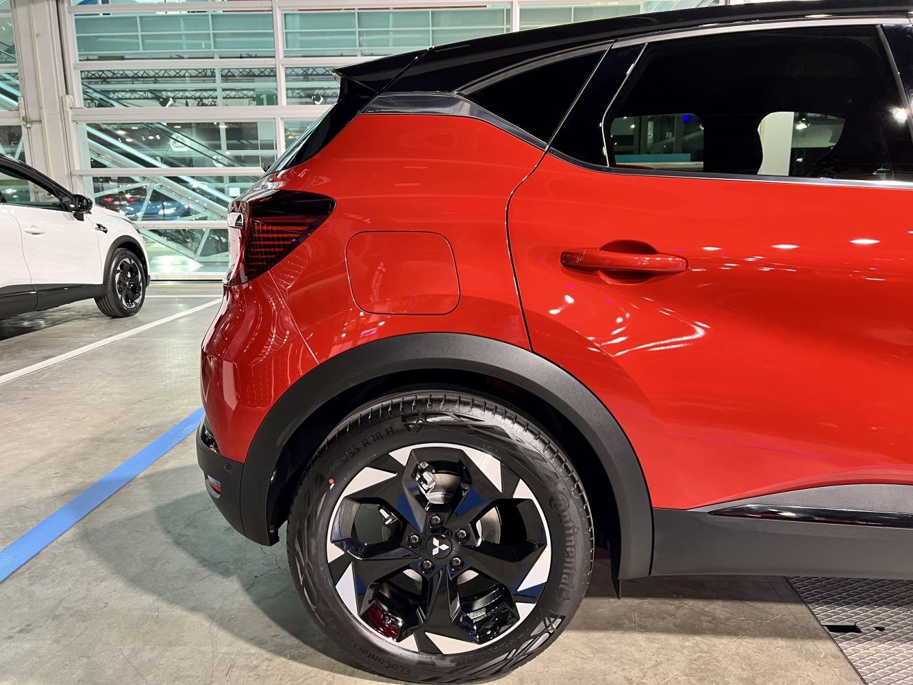 Rear wheel, taillight, and body contour with fuel cap