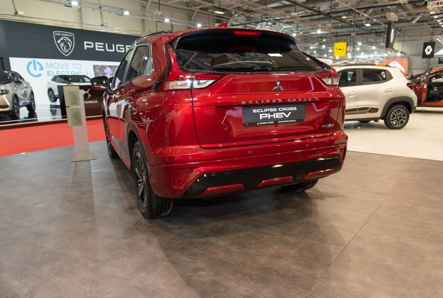 Rear view with LED taillights and rear bumper of a modern SUV