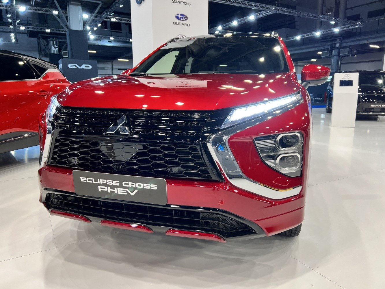 Black honeycomb grille and LED headlights front view